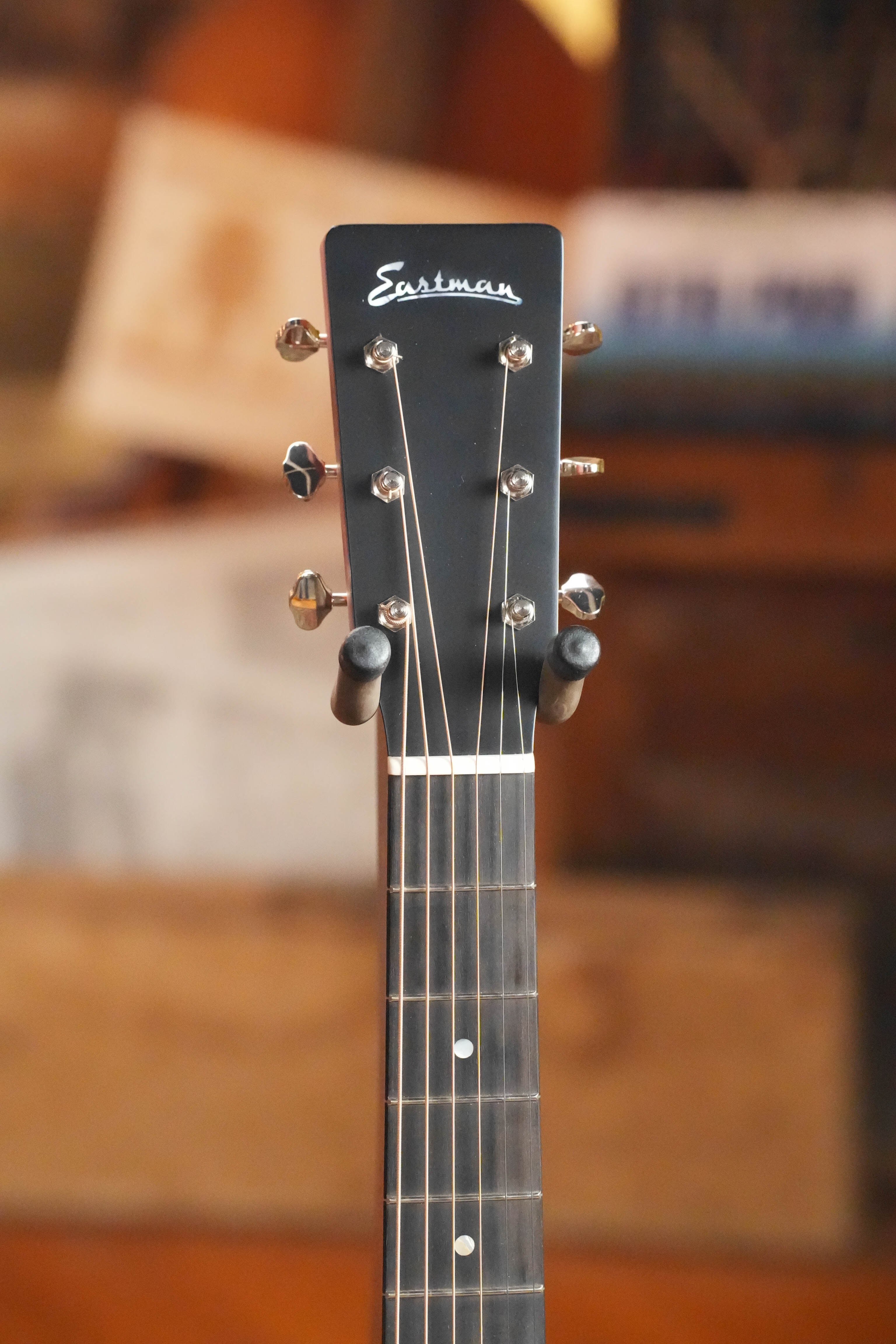 (Used) 2021 Eastman E2OM-DLX-SB Cedar/Sapele Sunburst Orchestra Model Guitar w/Fishman Sonitone #4170