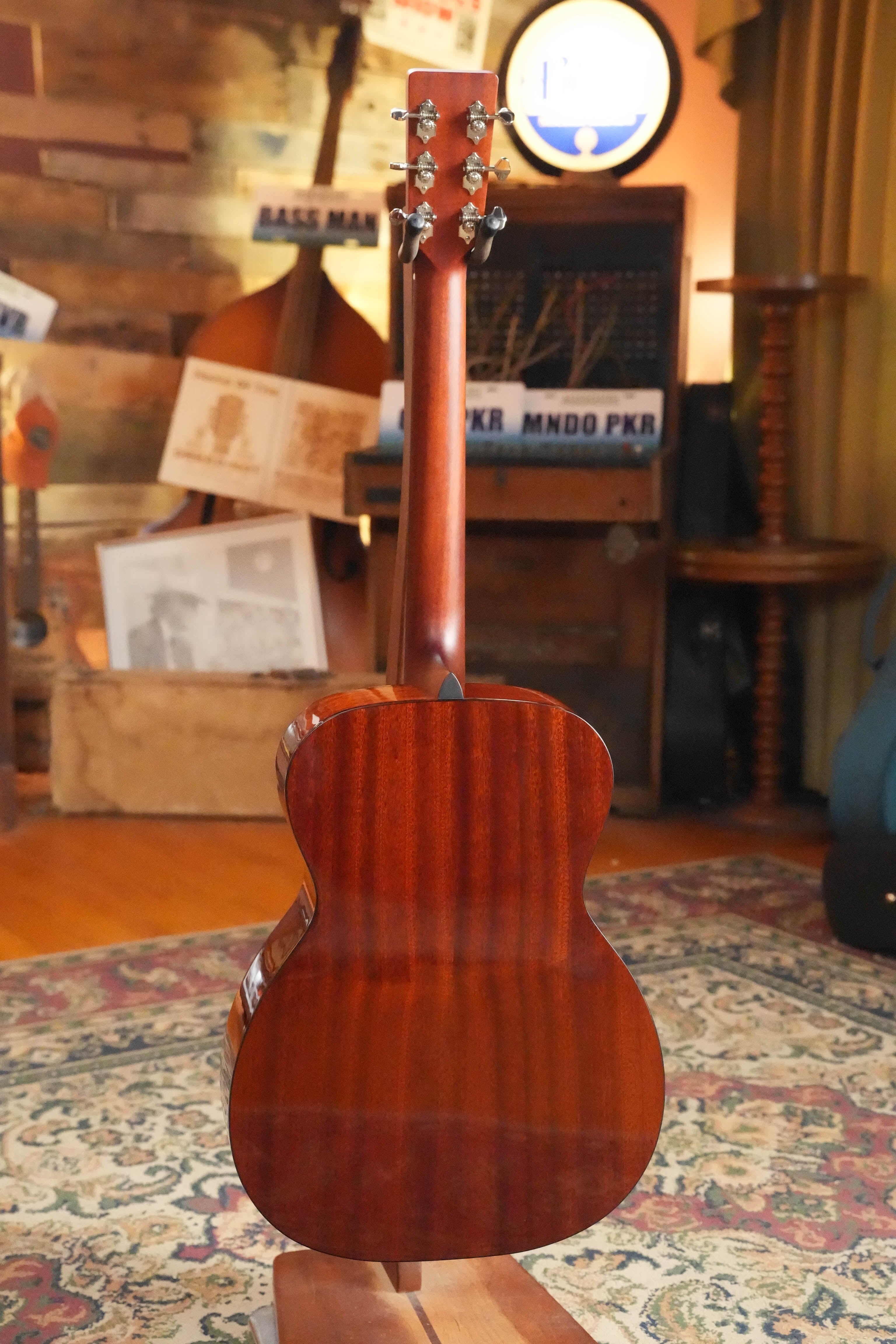(Used) 2021 Eastman E2OM-DLX-SB Cedar/Sapele Sunburst Orchestra Model Guitar w/Fishman Sonitone #4170