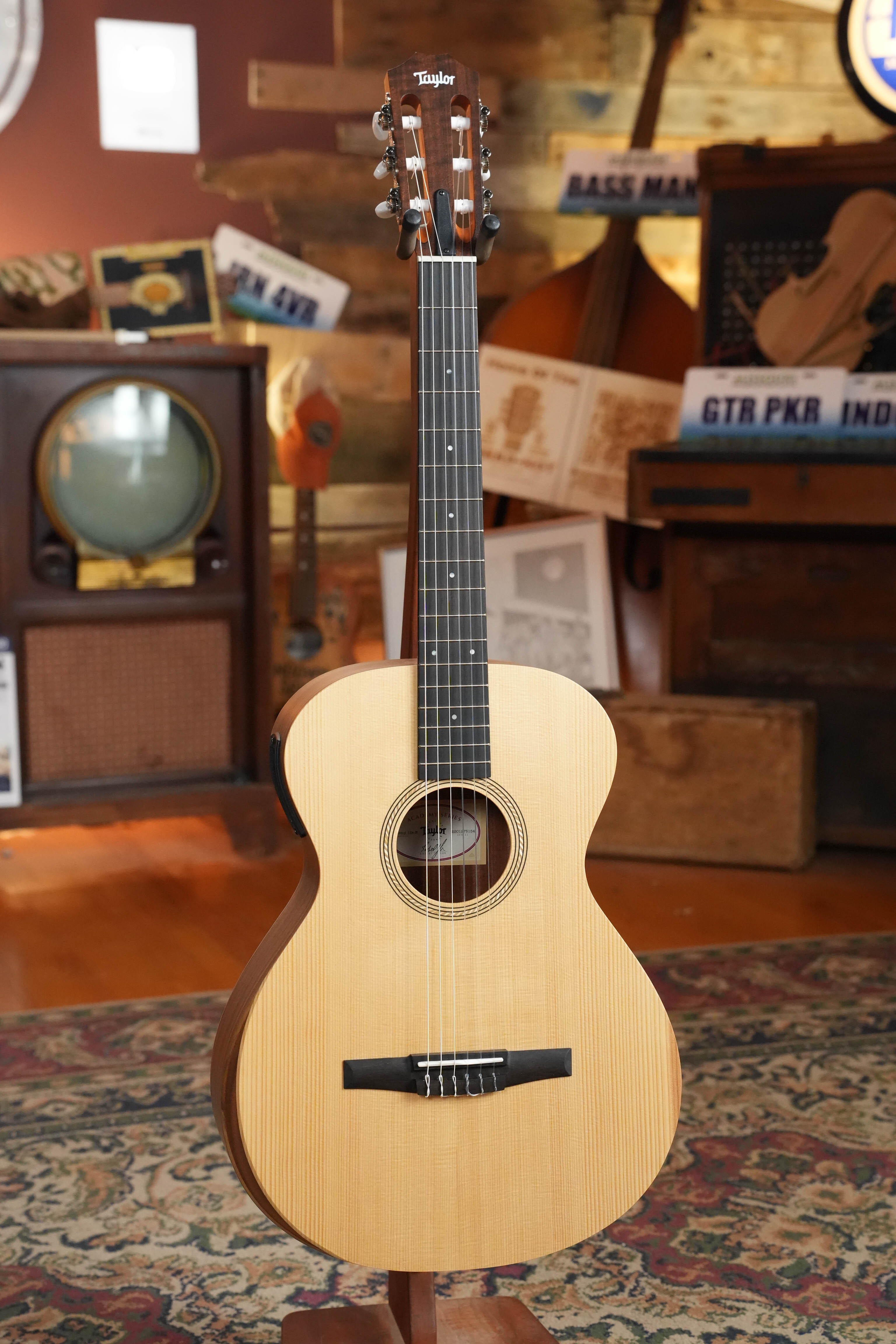 (Used) 2025 Taylor Academy 12e-N Lutz Spruce/Layered Sapele Grand Concert Nylon-String Guitar w/ ES-B Electronics #5154