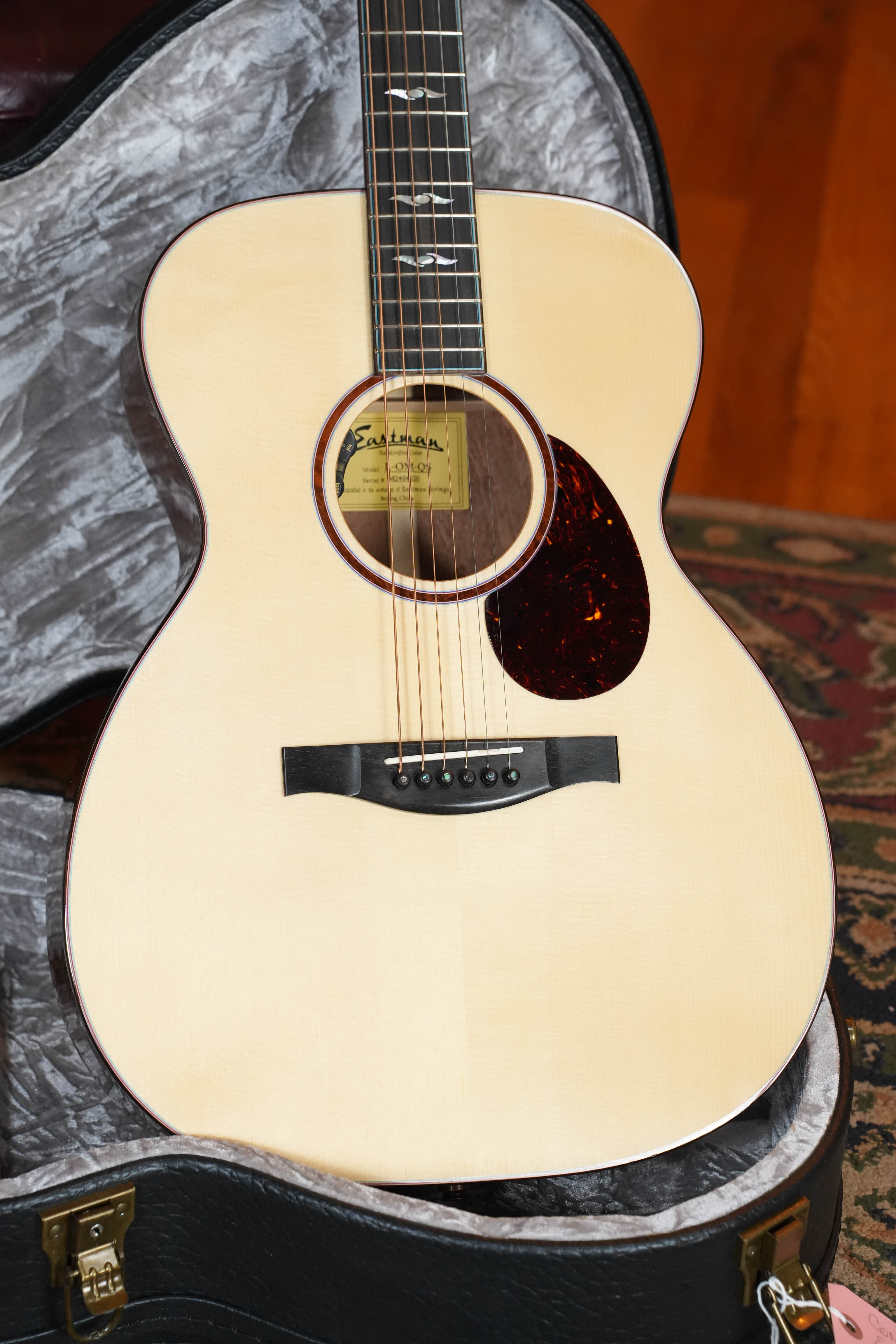 (Used) Eastman L-OM-QS Luthier Series Cutaway European Spruce/Quilted Sapele Orchestra Model Acoustic Guitar  #4020