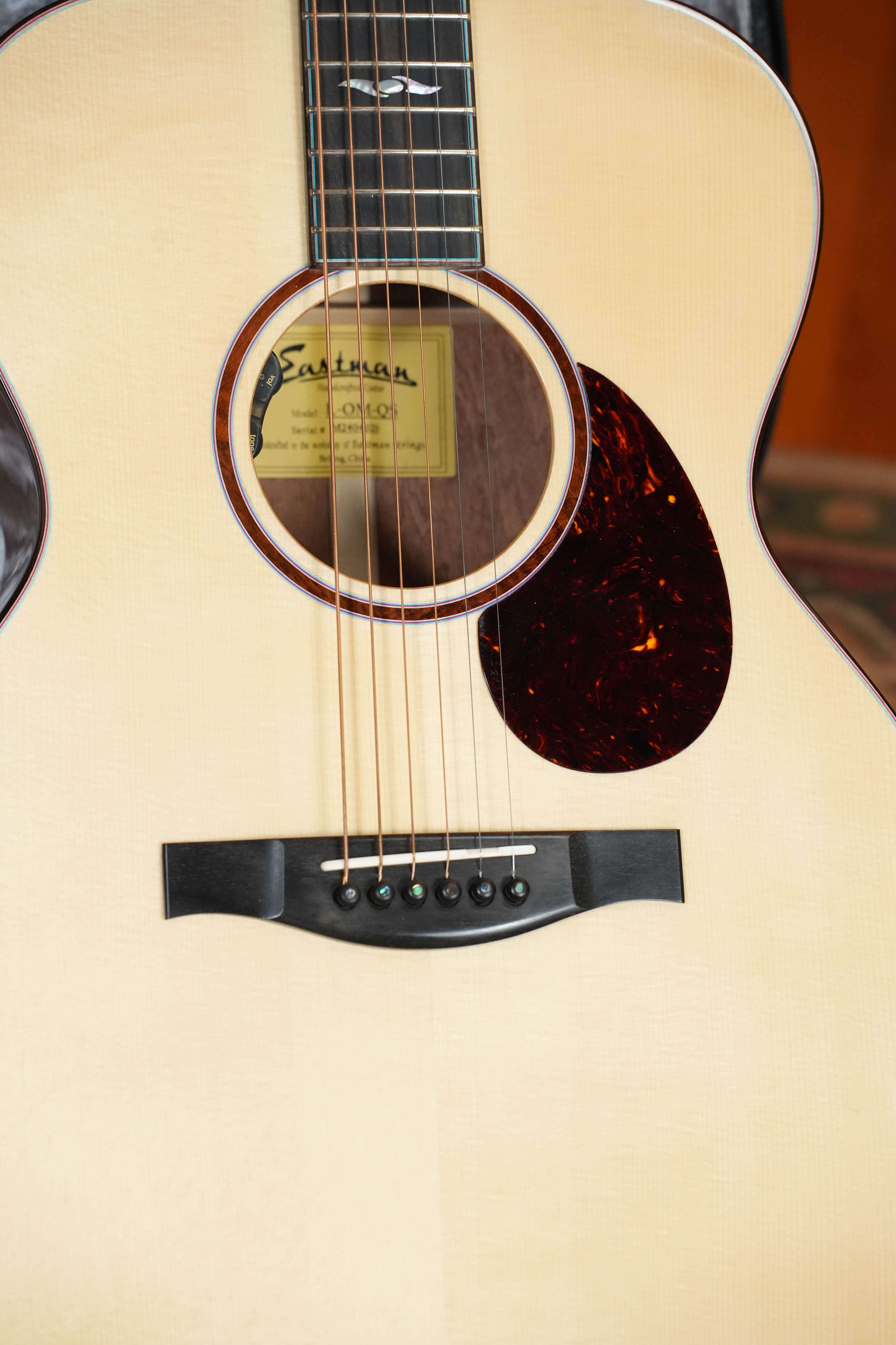 (Used) Eastman L-OM-QS Luthier Series Cutaway European Spruce/Quilted Sapele Orchestra Model Acoustic Guitar  #4020