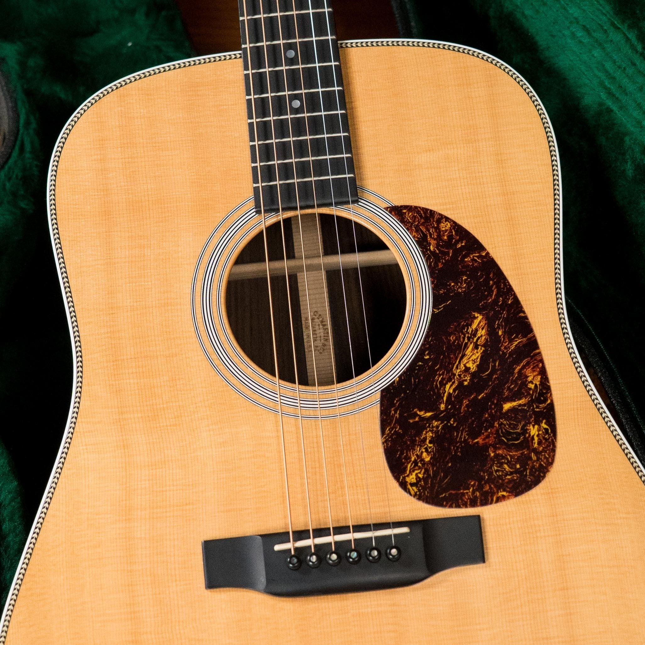 (Used) Martin 2002 HD-28 Sitka/Indian Rosewood Dreadnought Guitar w/K&K Pure Mini #8180