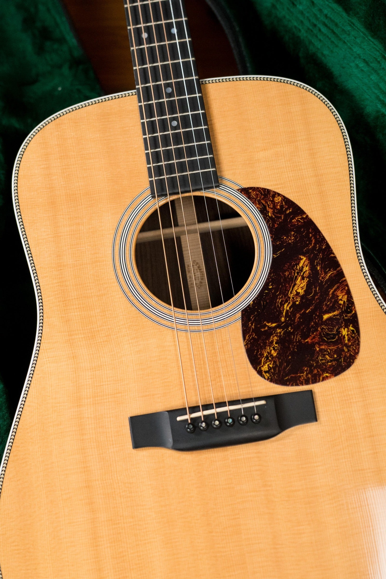 (Used) Martin 2002 HD-28 Sitka/Indian Rosewood Dreadnought Guitar w/K&K Pure Mini #8180
