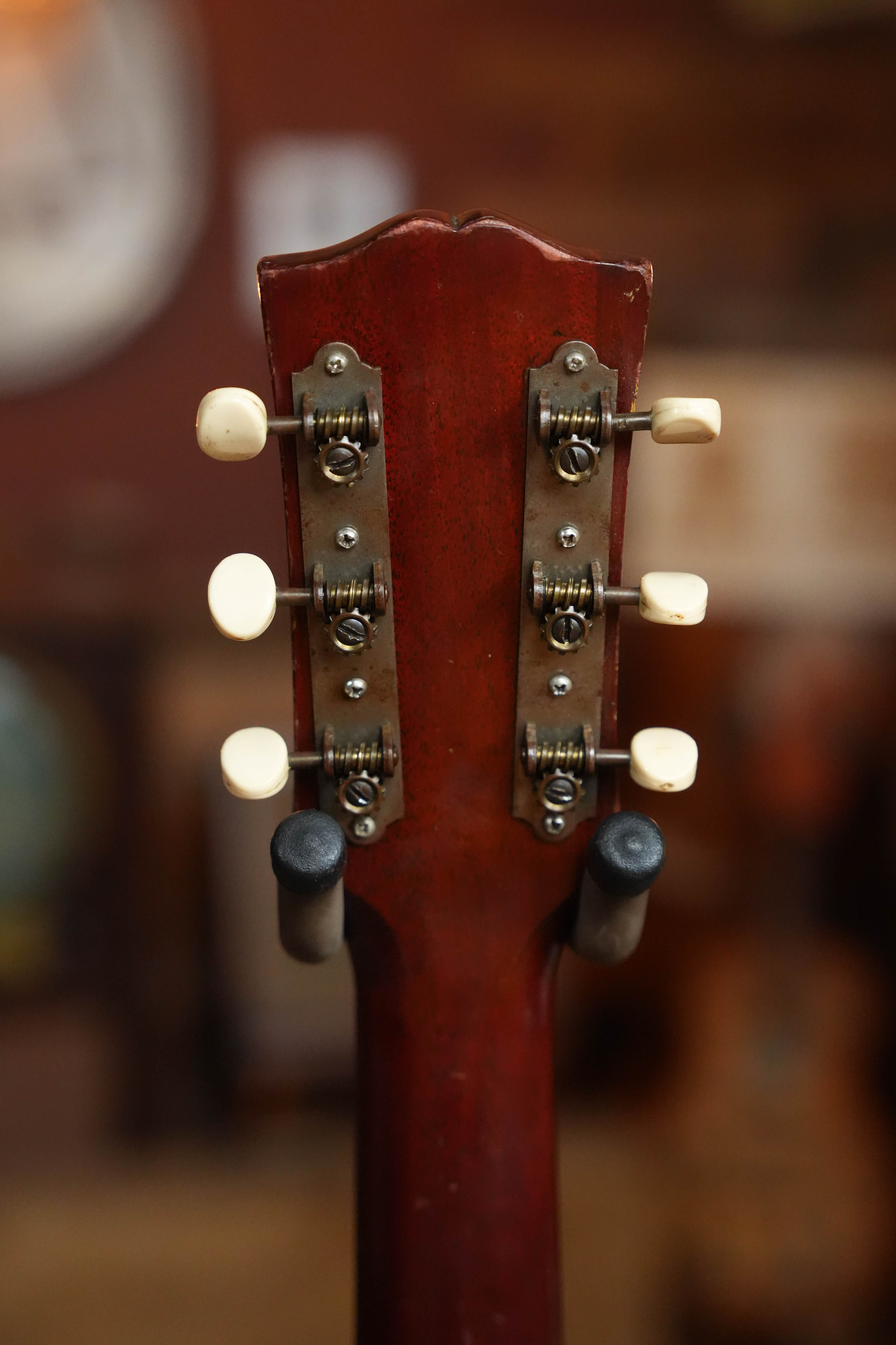 (Used) Vintage 1951 Gibson J-45 Round-Shouldered Dreadnought Guitar #1110