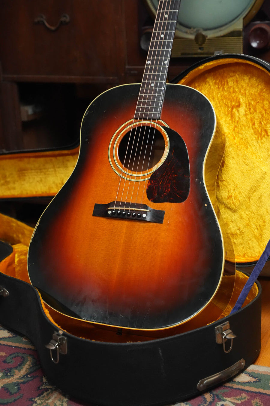 (Used) Vintage 1951 Gibson J-45 Round-Shouldered Dreadnought Guitar #1110