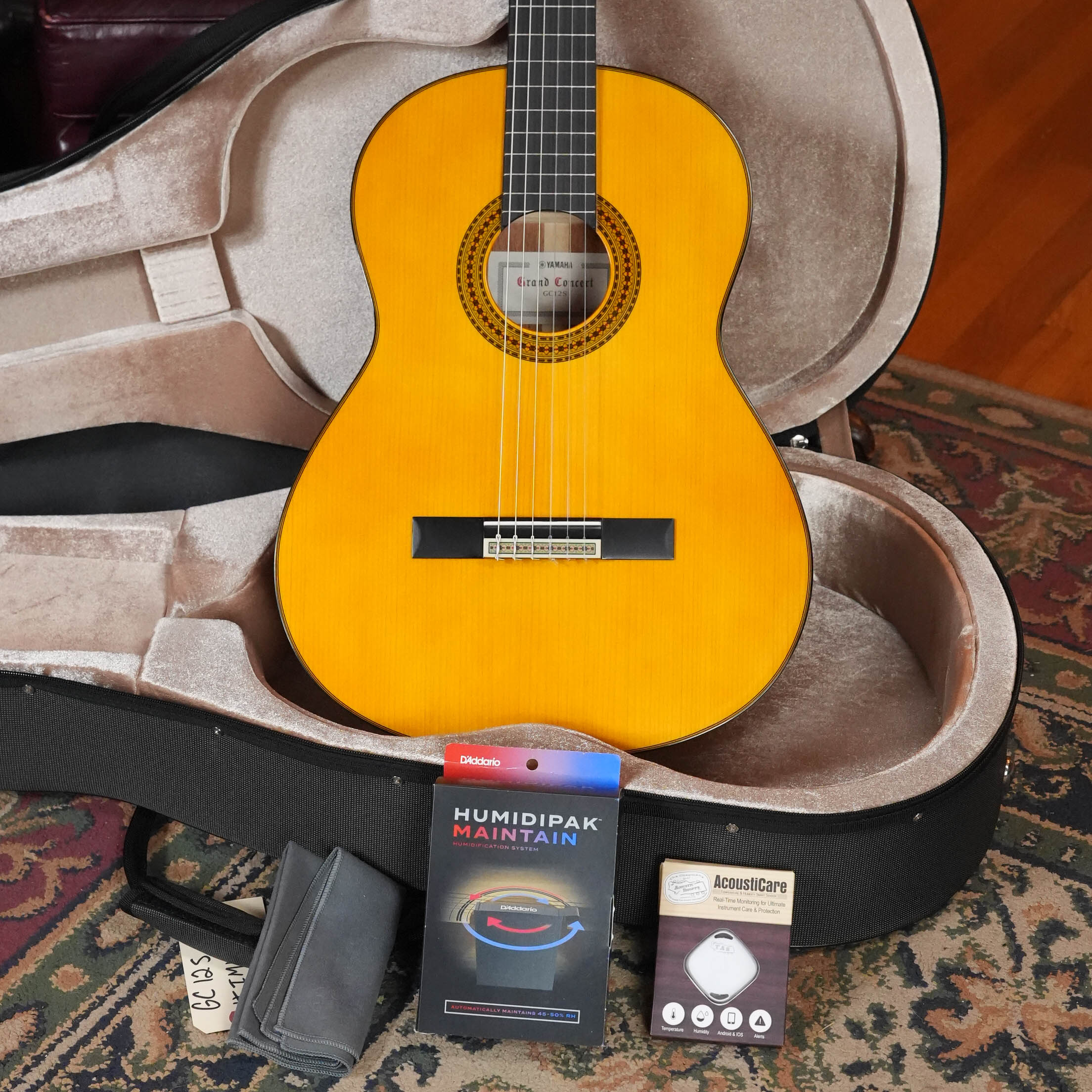 Yamaha GC12s Natural Finish Classical Acoustic Guitar #0058