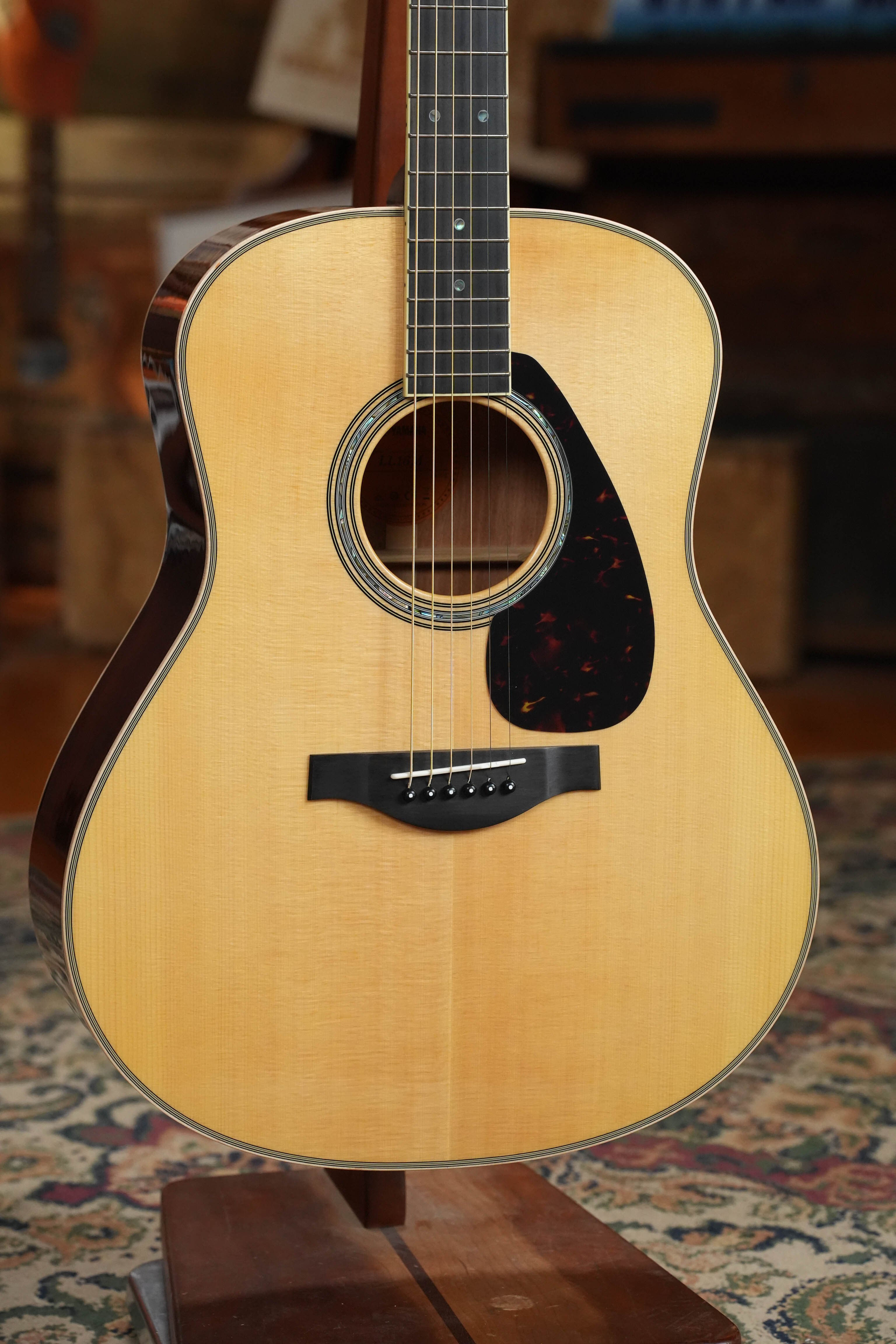 Yamaha LL16M ARE Engelmann/Mahogany Original Jumbo Acoustic Guitar w/