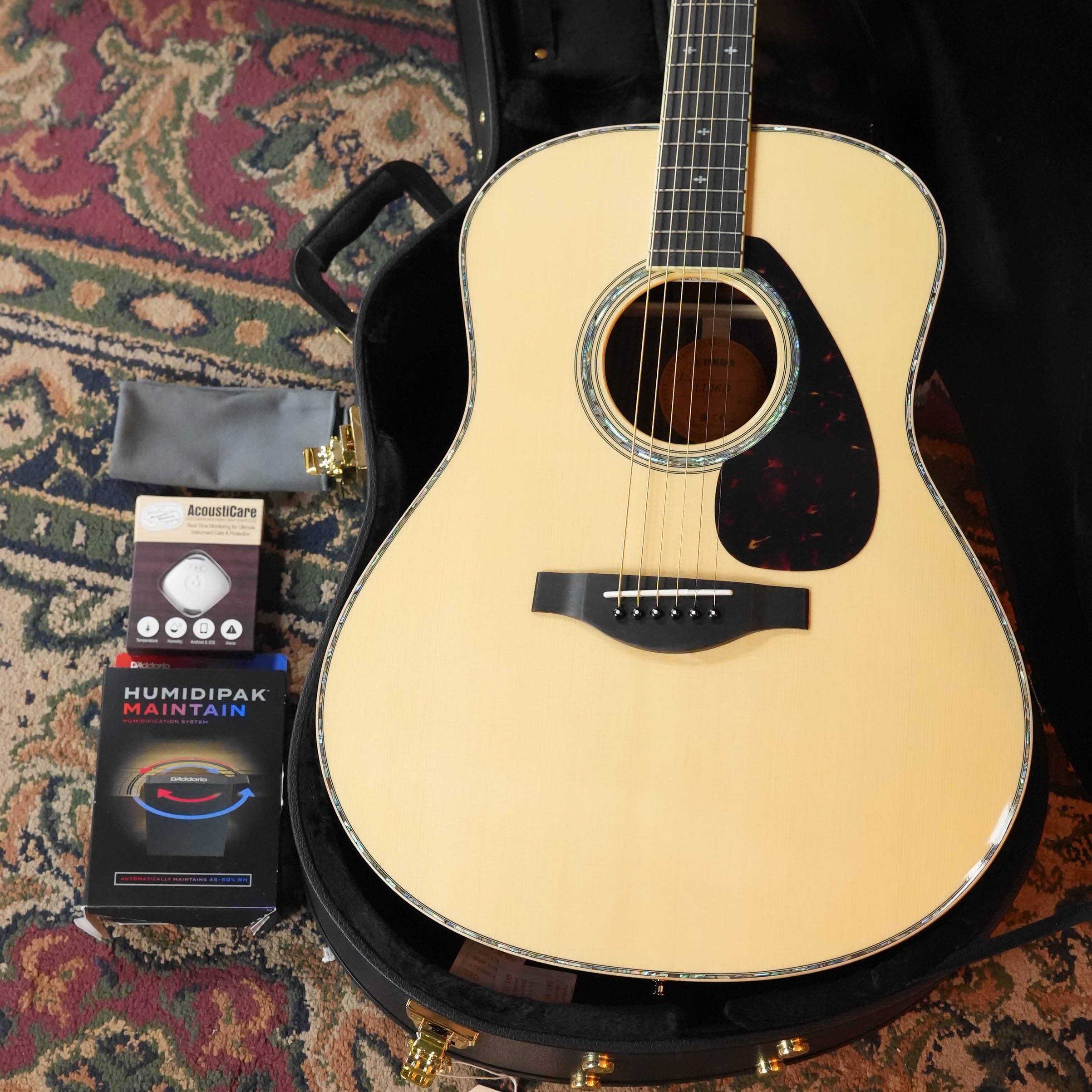 Yamaha LL16RDHC Natural Finish Jumbo Acoustic-Electric Guitar #0560