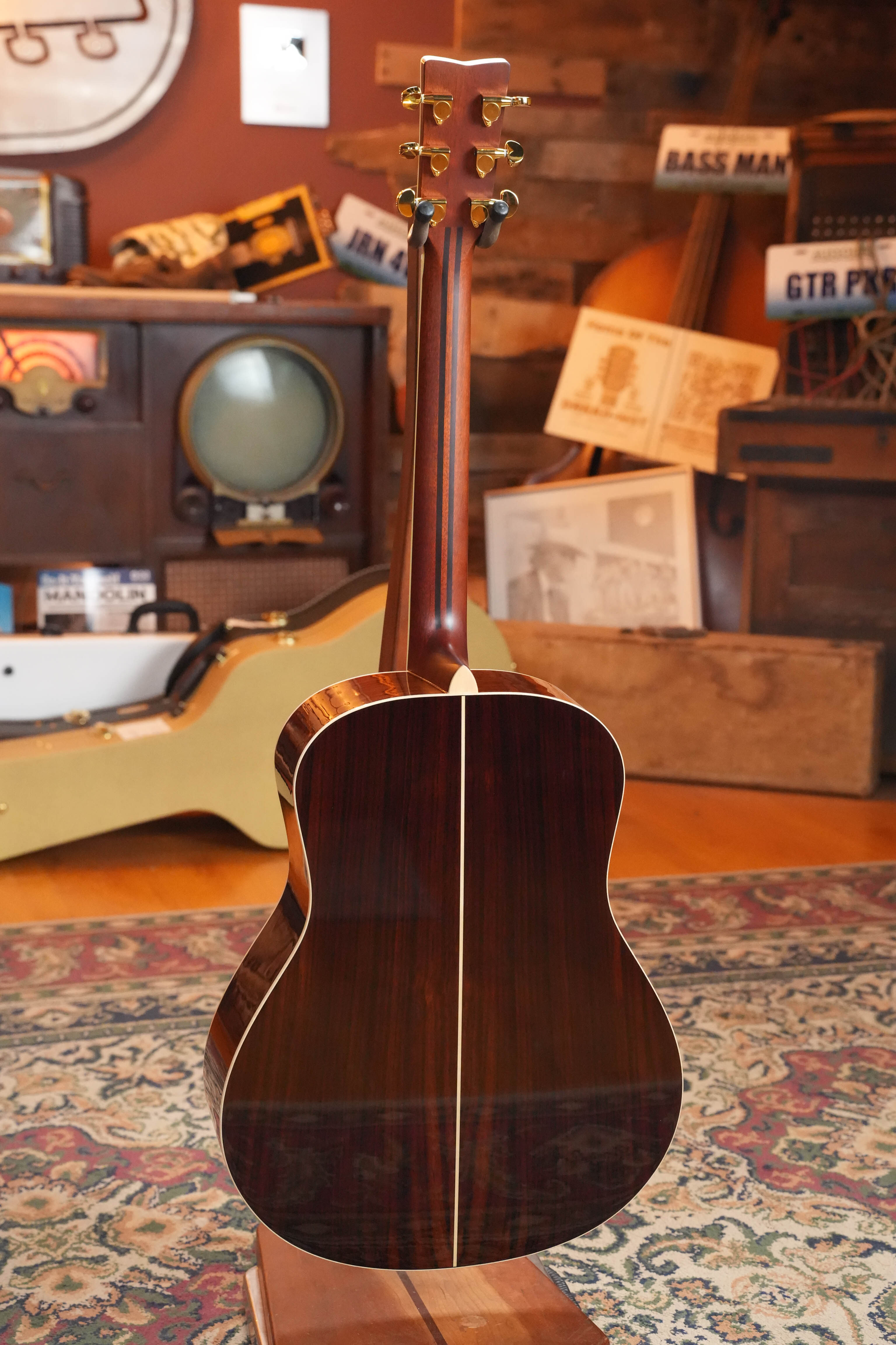 Yamaha LL16RDHC Natural Finish Jumbo Acoustic-Electric Guitar #0560