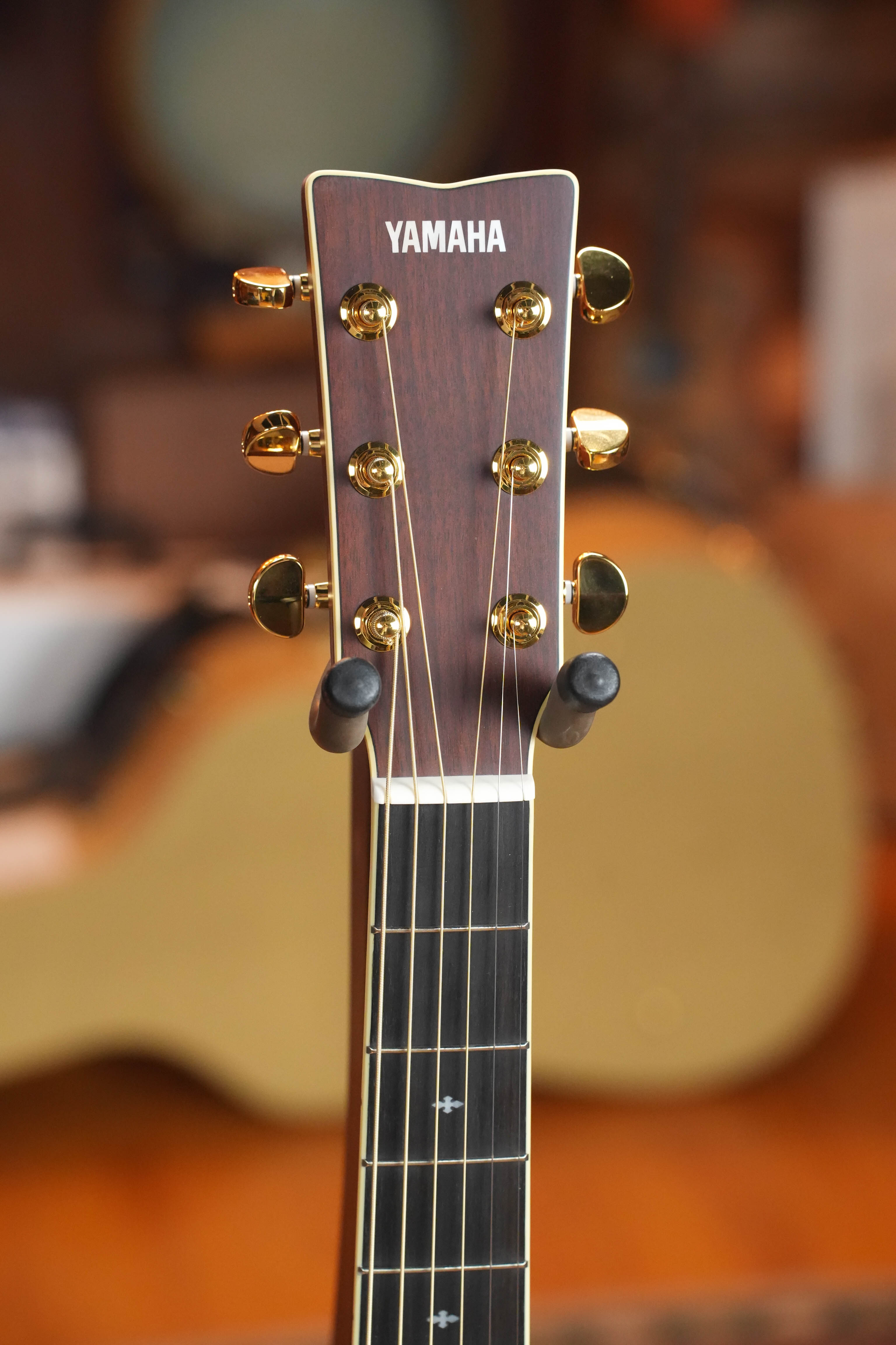 Yamaha LL16RDHC Natural Finish Jumbo Acoustic-Electric Guitar #0560