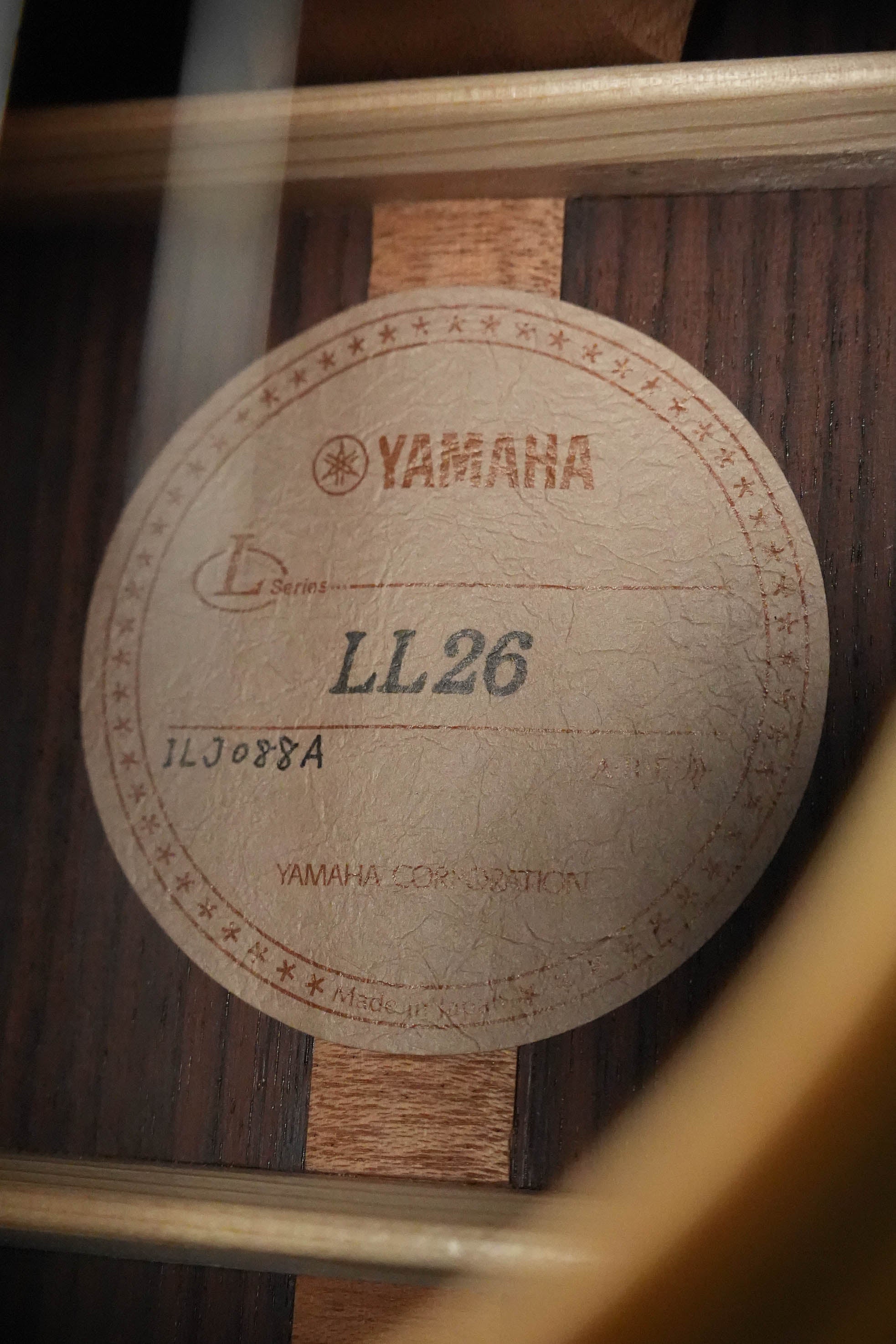 Yamaha LL26R Spruce/Rosewood Jumbo Acoustic Guitar #088A