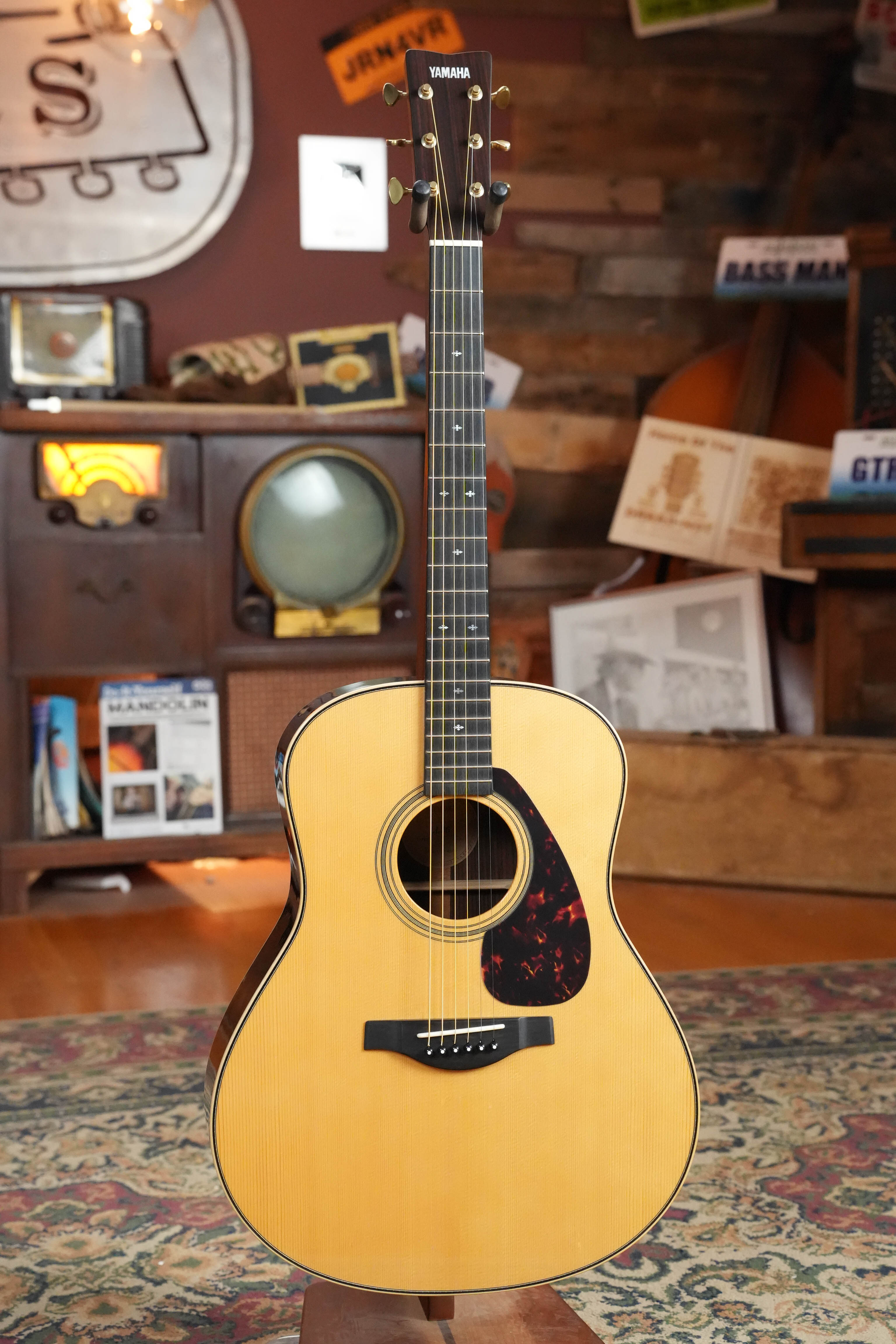 Yamaha LL26R Spruce/Rosewood Jumbo Acoustic Guitar #088A