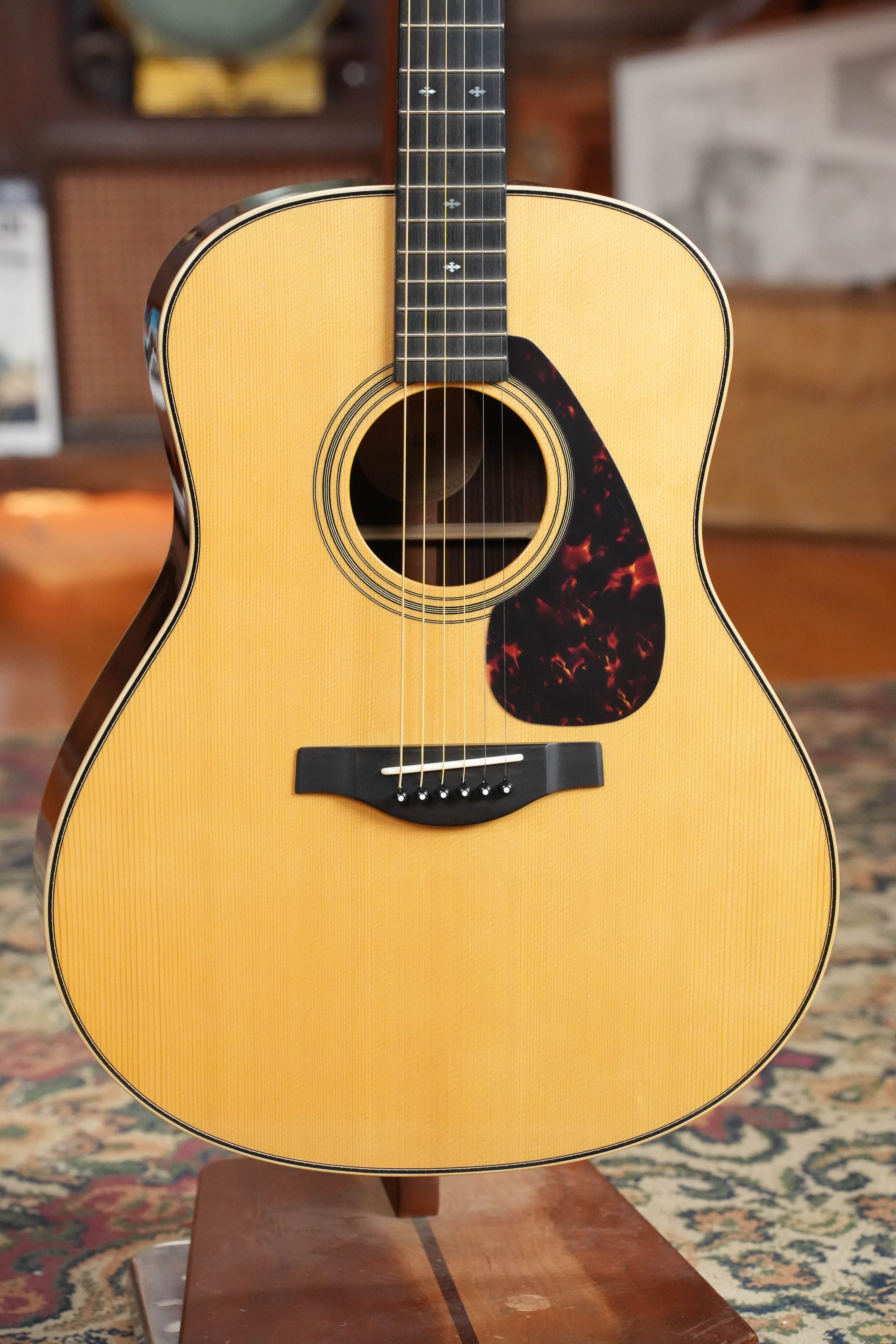 Yamaha LL26R Spruce/Rosewood Jumbo Acoustic Guitar #088A