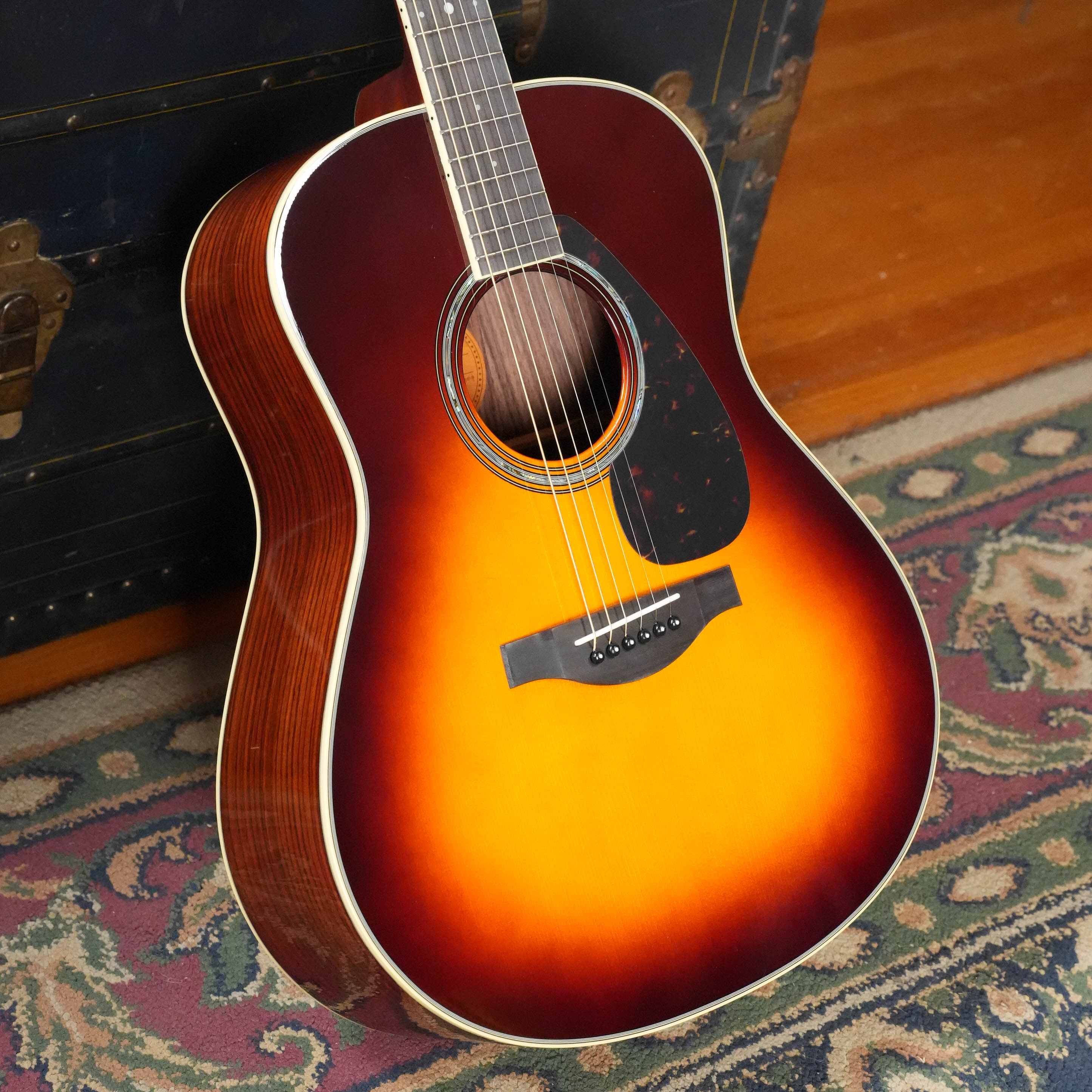 Yamaha LL6 Brown Sunburst ARE Engelmann/Rosewood Dreadnought Guitar w/ Yamaha LL6 Brown Sunburst ARE Engelmann/Rosewood Dreadnought Guitar w/