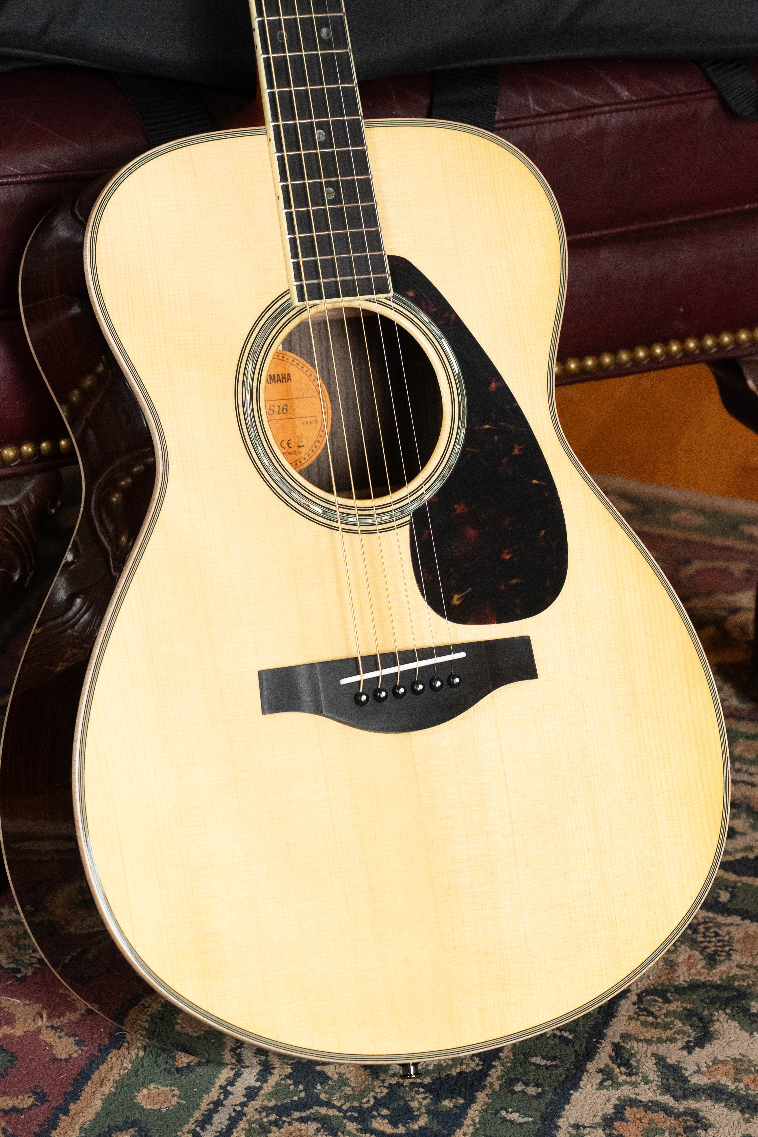 Yamaha LS16 A.R.E Englemann Spruce/Rosewood Concert Guitar w/Electronics #0095