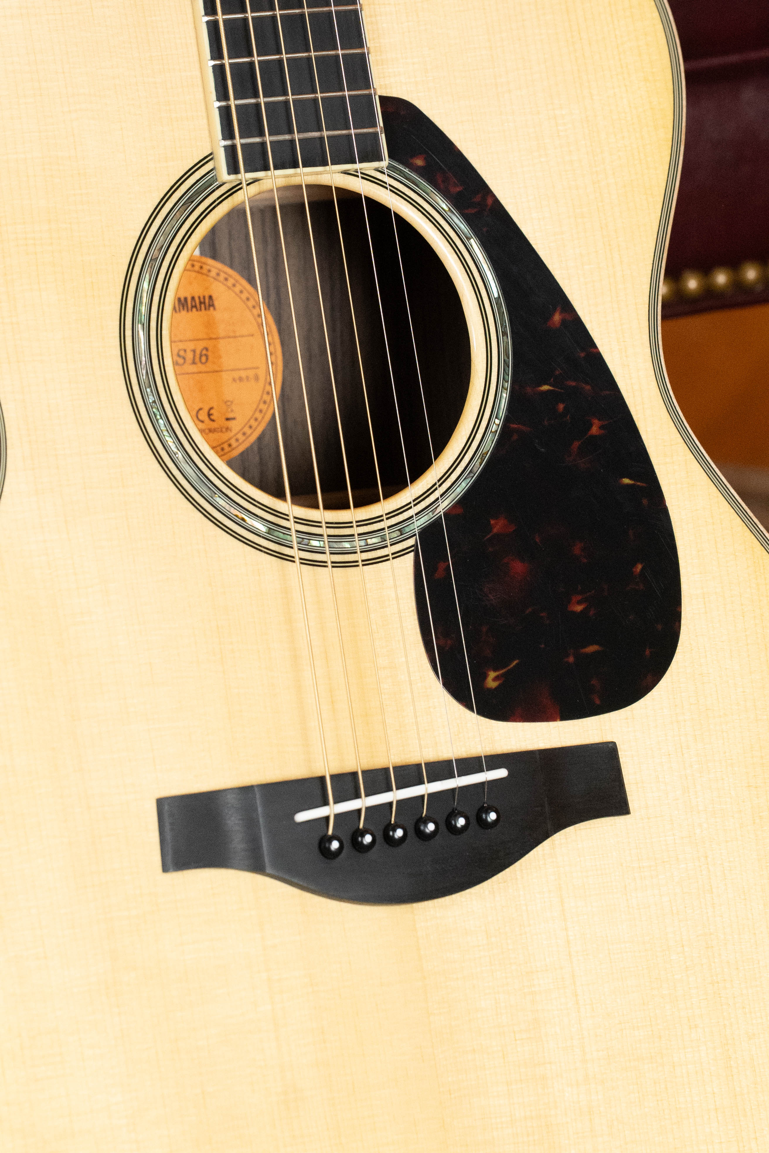 Yamaha LS16 A.R.E Englemann Spruce/Rosewood Concert Guitar w/Electronics #0095