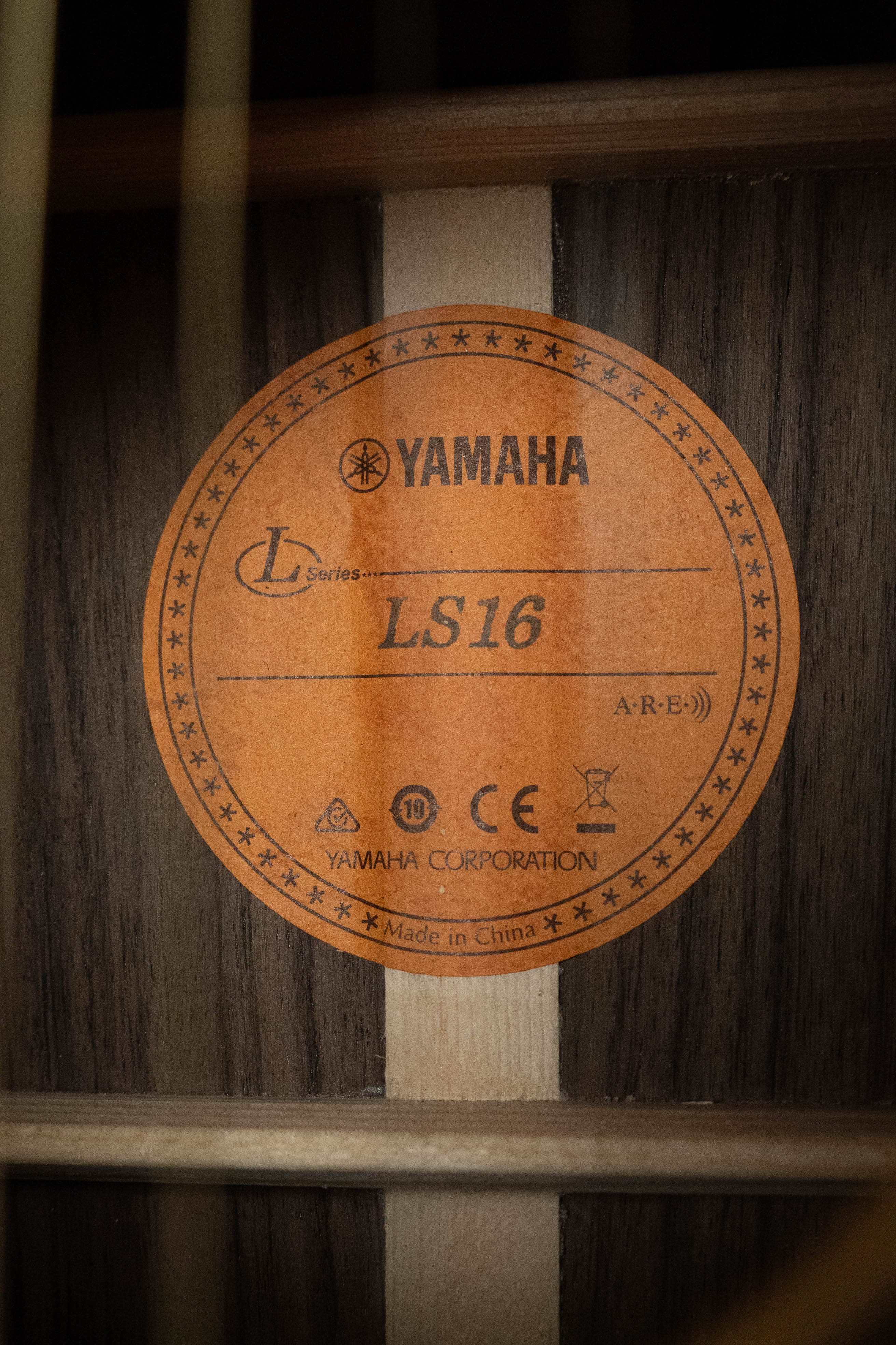 Yamaha LS16 A.R.E Englemann Spruce/Rosewood Concert Guitar w/Electronics #0095