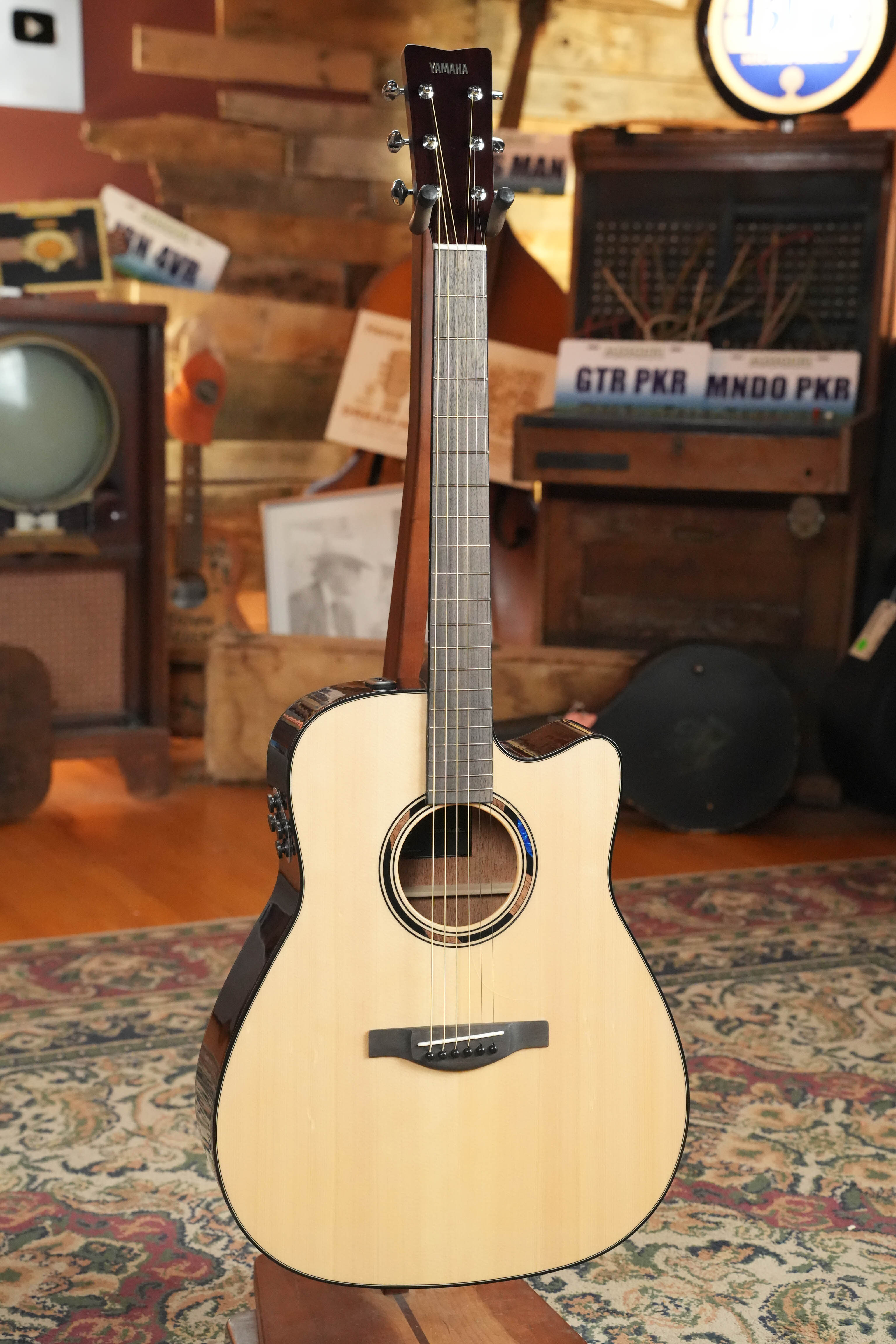 Yamaha TAG1 C Natural Finish Dreadnought Cutaway Acoustic-Electric Guitar #0718