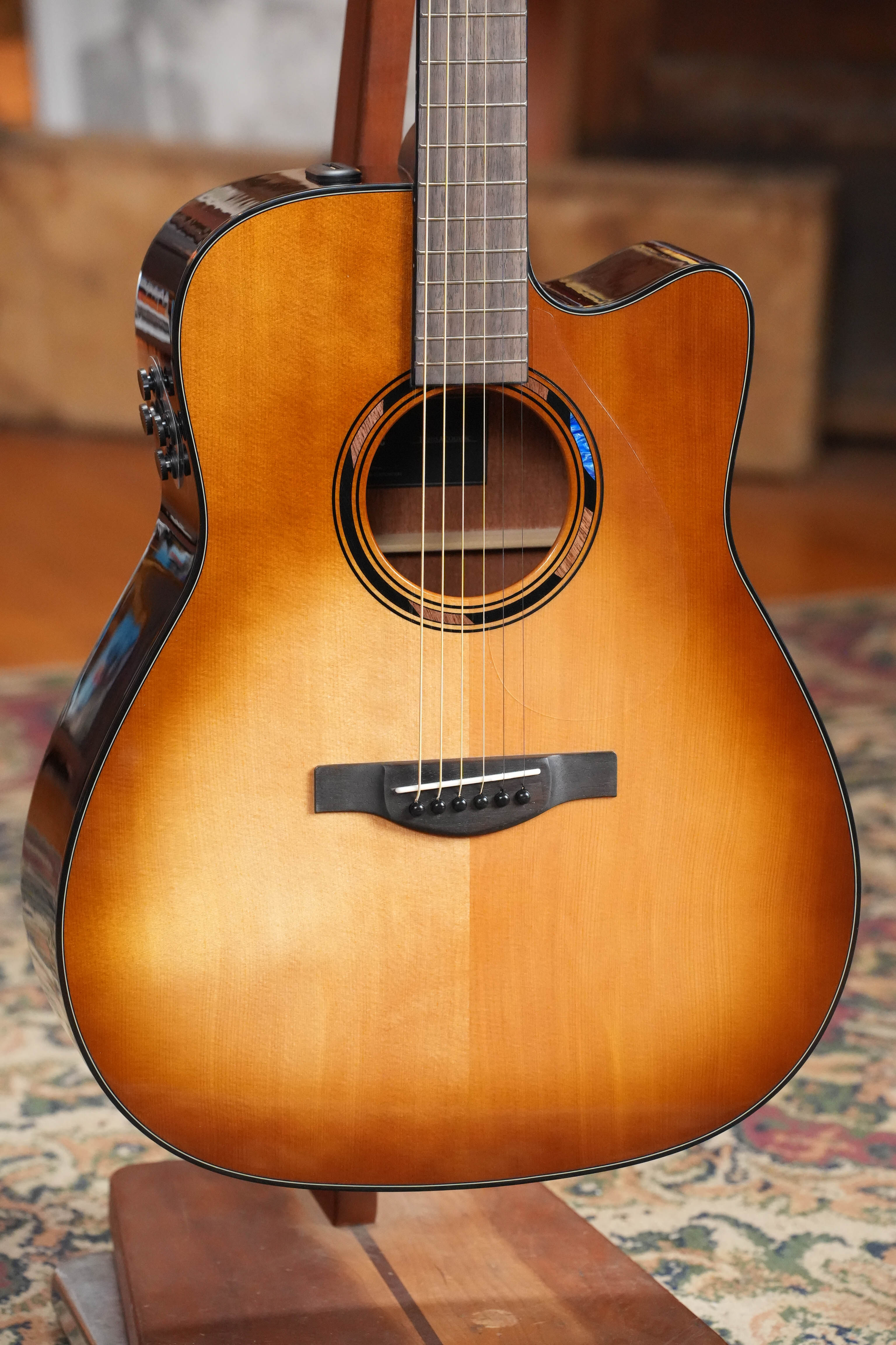 Yamaha TAG1 C Sitka/Mahogany Sandburst Dreadnought Transacoustic Guitar w/Cutaway #0610