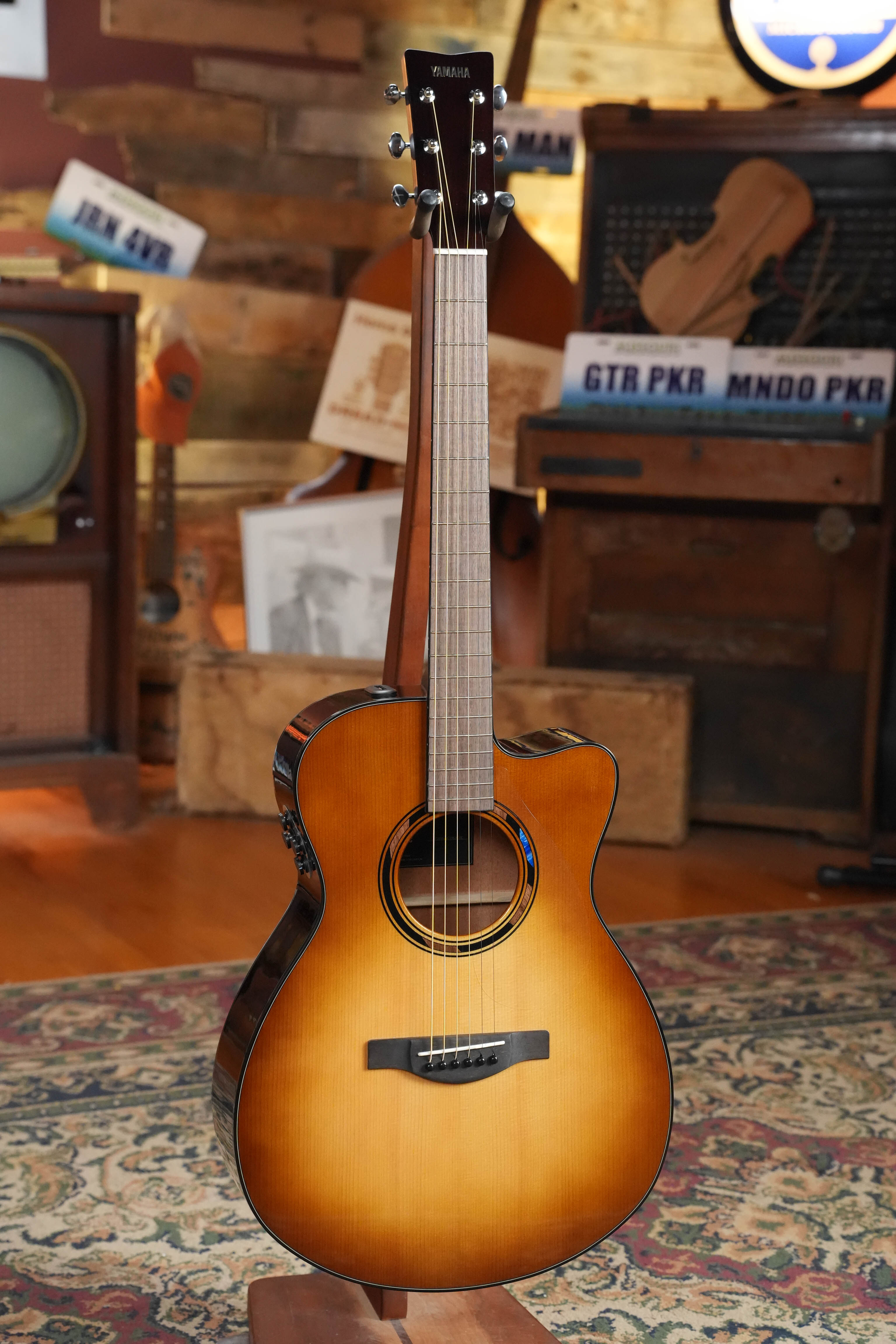 YAMAHA ギター Yamaha TAS1 C Sitka/Mahogany Sand Burst Transacoustic Concert Guitar w