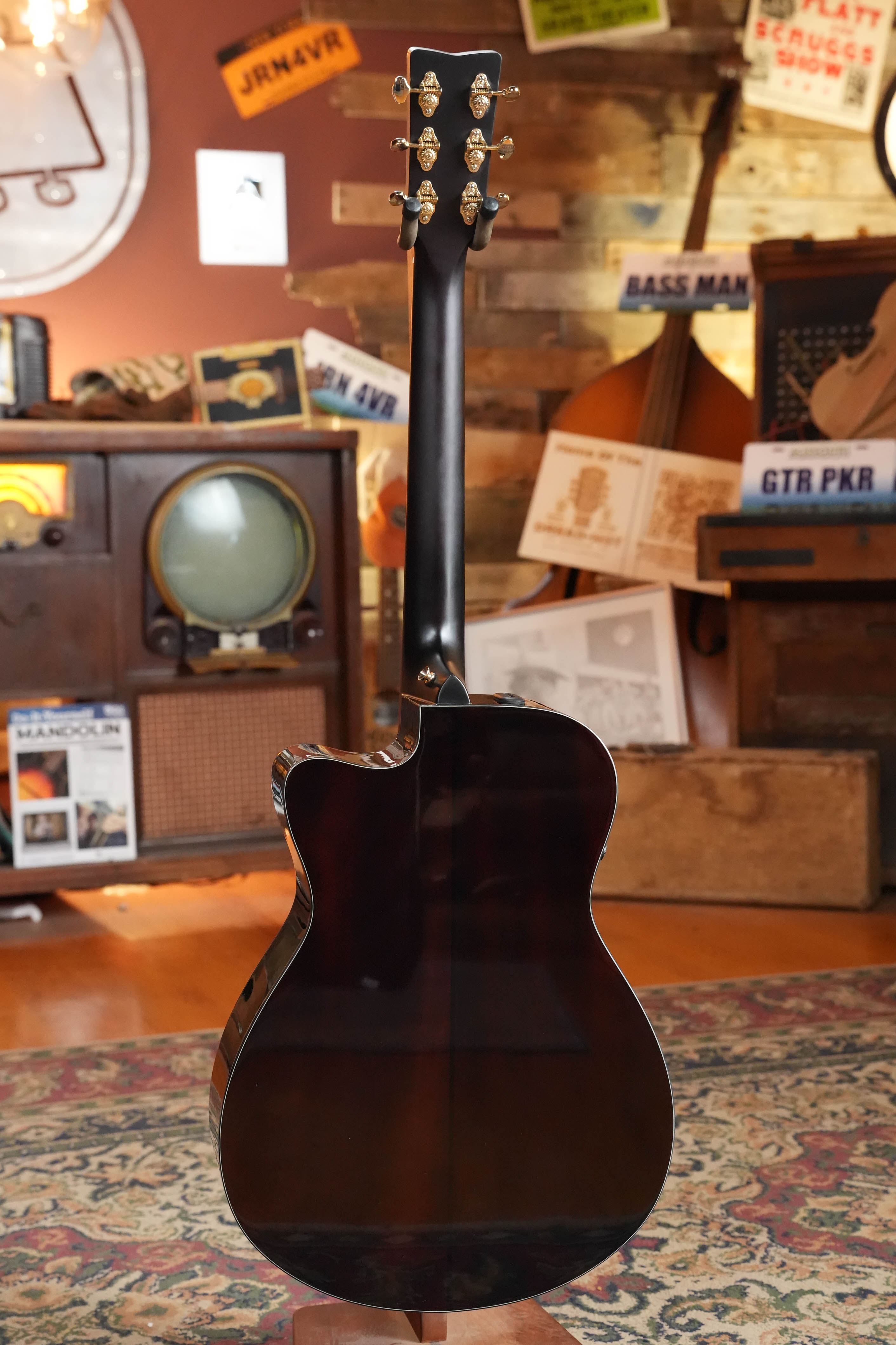 Yamaha TAS3C-SBD Sitka/Mahogany Sandburst Concert Guitar w/the NEWEST TransAcoustic System  #0251