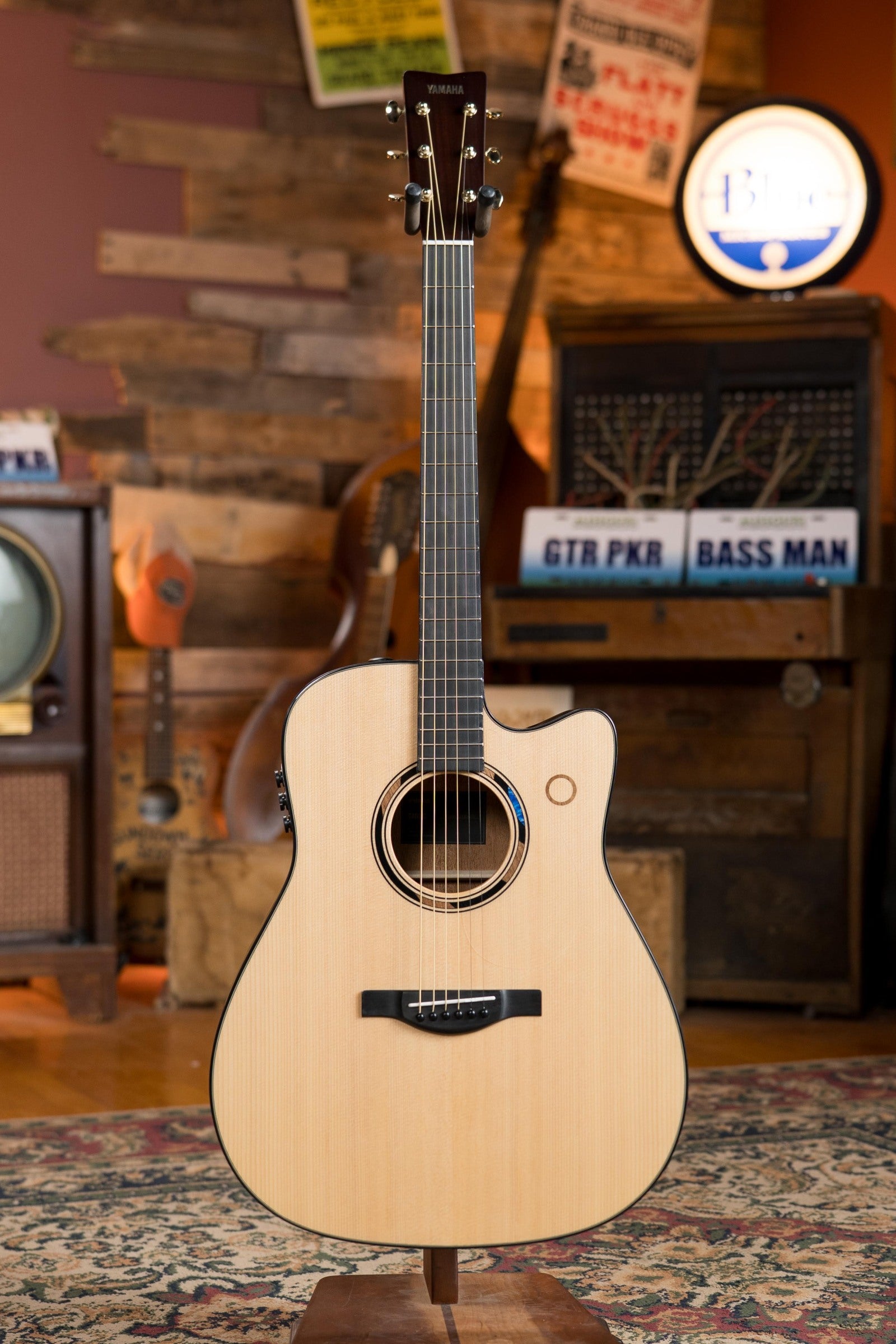 Yamaha TAG3C-NT Sitka/Mahogany Natural Dreadnought Guitar w/the NEWEST TransAcoustic System #0421