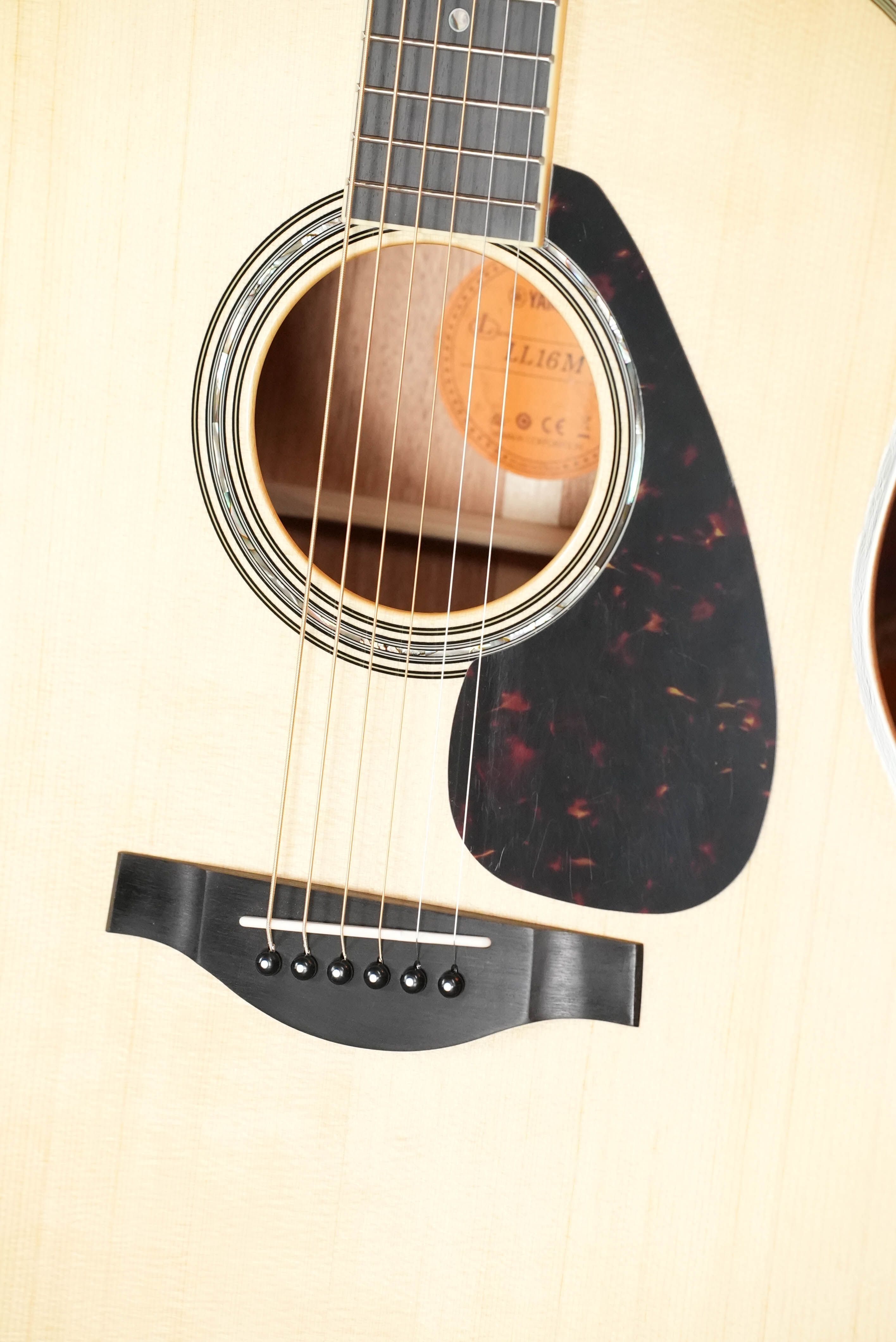 (need new Specs)Yamaha LL16M ARE Engelmann/Mahogany Original Jumbo Acoustic Guitar w/ SRT Zero Impact Pickup #0612